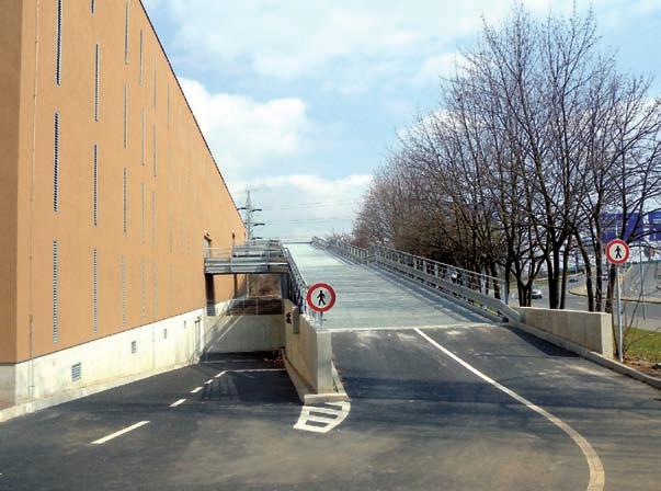 Střežené parkoviště při Doupovské ulici na sídlišti Na Košíku v Praze 15 Nová hromadná garáž Lovosická Jetřichovická v Praze 9 O veřejných hromadných a zejména soukromých a jednotlivých garážích na