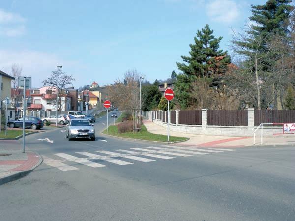 9 Zkvalitnění podmínek pro pěší provoz se v roce 2009 dosáhlo i stavbou, rekonstrukcemi a opravami komunikací pro chodce i realizací lokálních opatření ke zvýšení bezpečnosti chodců (např.