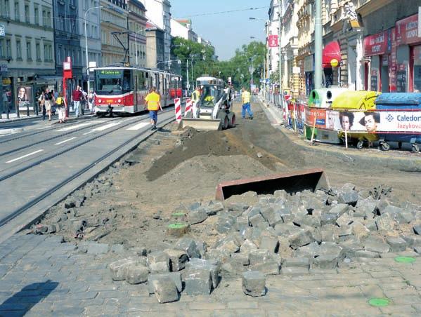 V celém úseku Blanická Slovenská byly velké dlažební kostky nahrazeny živičným povrchem, což přispělo ke snížení hlukové zátěže v okolní zástavbě.
