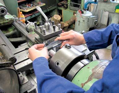 ŘIDIČ - SKLADNÍK sklad Svitavy Pracovní náplň: rozvoz zboží nákladním automobilem skladování a prodej hutního materiálu dělení materiálu určenými prostředky obsluha VZV zodpovědnost, pracovitost,
