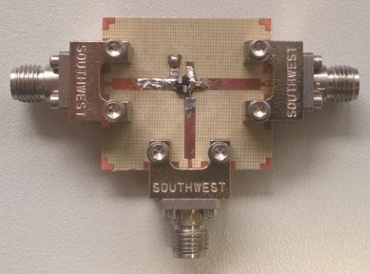 P(IF)-P(RF) [db] 6 MĚŘENÍ SMĚŠOVAČE NA VF 6.1.1 Směšovač na frekvenci 24,048 GHz Realizovaný směšovač (obr. 6.1), který byl opatřen konektory, byl následně proměřován.