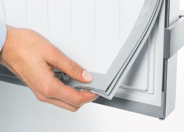 Vyměnitelné dveřní těsnění Drážka na vnitřní straně dveří umožnuje výměnu dveřního těsnění, například při jeho nechtěném mechanickém poškození uživatelem.