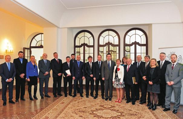Zažil jsem pøedcházelo pøijetí pøedmnoho krásných sídel a 2017 pøijal prezident sedou Poslanecké snìpìt nebo deset kilometrù republiky Miloš Zeman na movny Janem Hamáèkem Pražském hradì starosty od