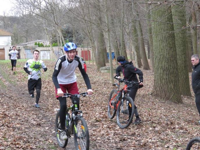 Novoroční sprintduatlon 2018 1. leden je již tradičně spjat s Novoročním sprintduatlonem, teplota je 8 stupňů nad nulou a je blátivo.