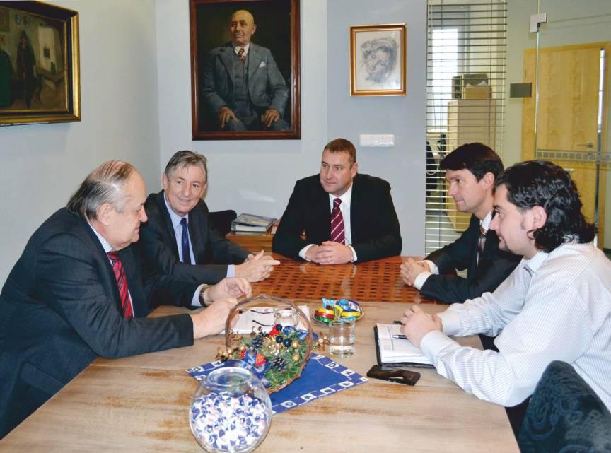Horizont 258 - strana 2 Rozhovor Sto strojů je už pěkná porce V úterý 16. prosince proběhla rozsahem spíše nenápadná, významem však velmi pozoruhodná oslava.