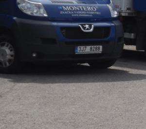 Příplatek za střední velikost opěradla a podnožky.