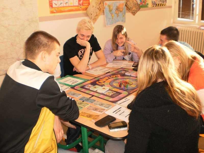 kontakty. Hodiny by probíhaly předběžně ve čtvrtek od 19:00 h - 0:30 h.