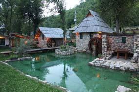 hraním basketbalu, kúpou zeleného medu, pôjdeme túto trasu aj ½ dňa.