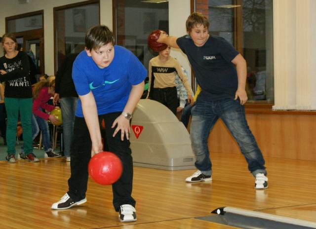 Ve čtvrtek 21. listopadu 2013 uspořádal školní časopis Puclík bowlingový turnaj pro žáky 6.- 9. ročníku.