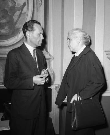 POLITICKÉ A KULTURNÍ SOUVISLOSTI marxistů (Eduard Goldstücker, František Kautman, Roger Garaudy, Ernst Fischer), upozorňujících na existenciální rozměr Kafkových próz.