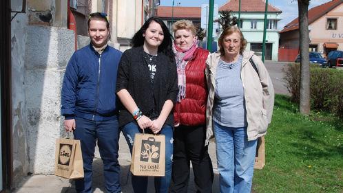 zastávky a doasfaltování této plochy. Na podzim je naplánována výsadba nových stromů. Před kostelem by stará lípa uvolnila místo dvěma novým, tak aby mohly společně rovnoměrně růst.