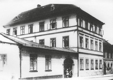 Rok 1848 přinesl zánik poddanství, tedy město se stalo nezávislým na olomoucké vrchnosti, a znamenal i vznik politických okresů.