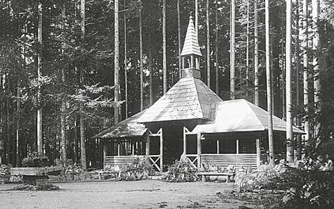 Háj, který udržovali studenti reálné školy až do roku 1945, začal po druhé válce pustnout.