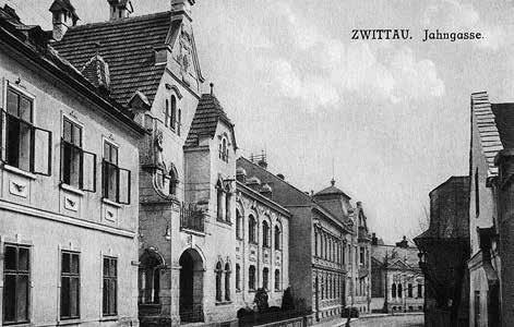 (přímý překlad) Tylova Villengasse (Vilová) Tyrše a Fügnera Jahngasse U U Mlýnského potoka Am Mühlgraben (téměř přímý překlad) U Nemocnice Krankenhausgasse (přímý překlad) U