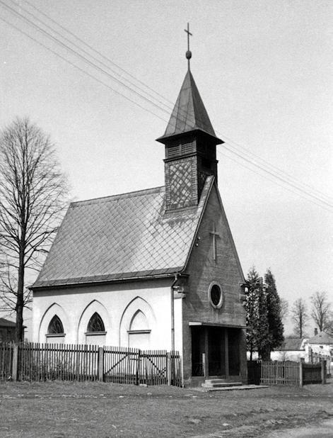 Klášter Milosrdných sester sv. Vincence na předměstí se stal od roku 1867 velmi důležitým duchovním ústavem. V roce 1874 dostal i vlastní novogotickou kapli.