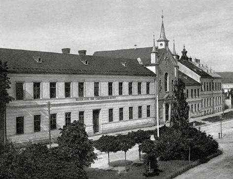 Anny ve Čtyřiceti Lánech si ponechala i po současné opravě původní podobu památky z 19. století. Cenné jsou desky se jmény obětí 1.