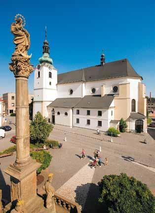 PŘÍBĚH SOCHAŘŮ aneb když člověk vdechne život kameni Socha Piety (1713) na Pražské ulici a socha sv.