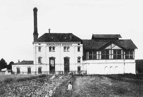 Jako židovský majetek byla během okupace arizována, byl v ní zřízen židovský pracovní tábor a po válce několikrát změnila svůj název. Od Svitapu k Technolenu a zpět ke Svitapu. 1.