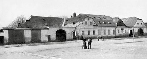 PŘÍBĚH DOMOVNÍ aneb o vilách, domech a domečcích Dnes stojí ve Svitavách téměř 3500 domů. Svitavy mají čtyři části Město, Předměstí, Lány a Lačnov.