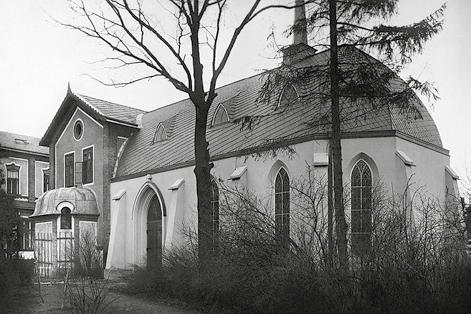 Žilo zde pět tisíc lidí, z drtivé většiny římských katolíků. K protestantským směrům se přihlásilo pouze 9 obyvatel. Roku 1880 ve městě žilo 36 protestantů, 159 Židů, tři osoby byly bez vyznání.