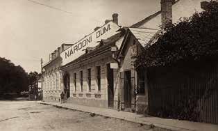 Česká menšina se hlásila o svá práva ve městě vznikem České besedy v roce 1894 kolem Národního domu. Češi měli založeny i své politické strany a s napětím hleděli k říjnu roku 1918.