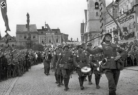 Nastal exodus Čechů ze Svitav do vnitrozemí a po definitivním konci první republiky se zřízením protektorátu Čechy a Morava, začaly zlé časy nacistické totality.