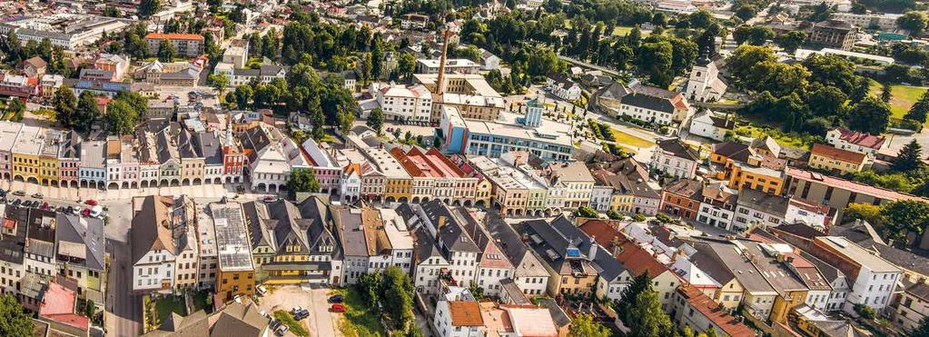 2. STARÁ RADNICE Úřadovalo se zde od roku 1538, kdy se renesanční budova stala majetkem města. Věž je doložena v polovině 18. století, barokní podoba je výsledkem přestaveb z let 1781 1849.
