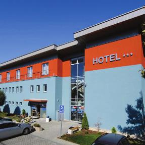 (4 osoby) 70 Hotel Mariána Gáboríka Hodžova 6844, 911 01 Trenčín Ceny: Jednolôžková