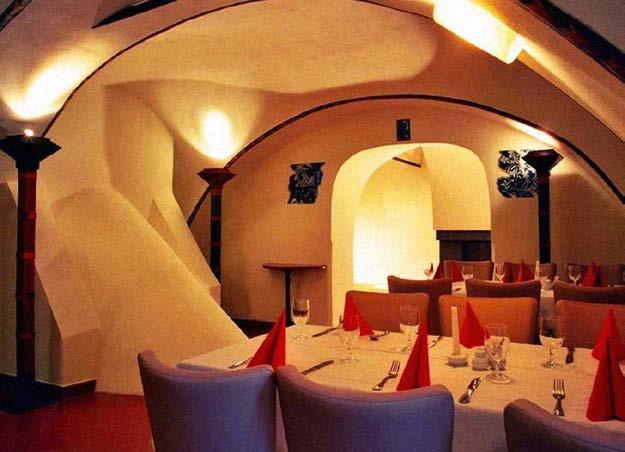 hotel Templ Stylový hotel v srdci Mikulova, kde se snoubí tradice a odkaz židovské kultury se špičkovou gastronomií. Slavnostní MENU Rezervace Rezervace na tel.