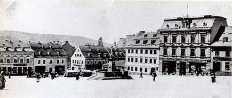 okolo roku 1908 dnes Mírové náměstí V roce 1854 byl vytvořen první