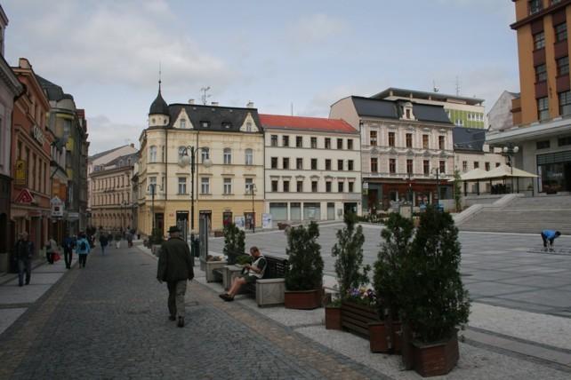 Obrázek 15 - Mírové náměstí západní fronta Jedním ze zásadních stavebních a urbanistických počinů byla