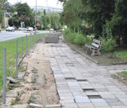 V Masarykově ulici vzniká stezka pro pěší a cyklisty, chodce prosíme o trpělivost Na Masarykově ulici se pracuje na více než kilometr dlouhé cyklostezce, která povede od zdravotní školy k novému