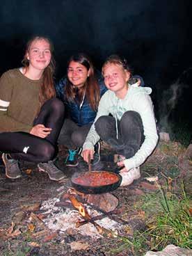 Přesto ještě nabízíme těm, kteří si doposud nevybrali žádný kroužek, aby se podívali na naši nabídku. Nabízíme pro školáky 1. i 2.stupně výtvarný kroužek. Chcete hrát na klavír? U nás ještě můžete.
