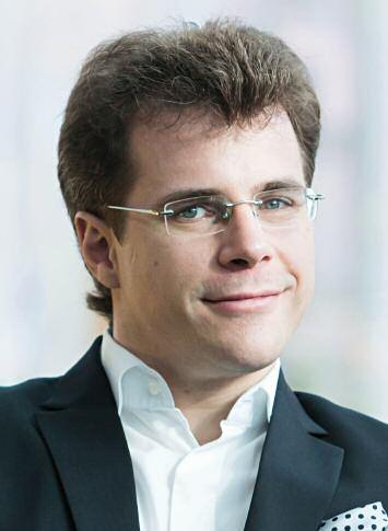 JakuB hrůša šéfdirigent Bamberger Symphoniker kritické edice děl mistrů jsou pro každého zodpovědného interpreta, který se snaží neustá - le přibližovat pravdivému tlumo čení jejich hud by,