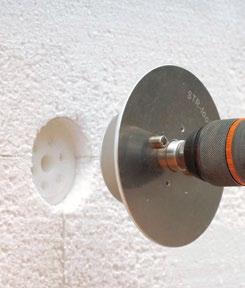 Mechanické kotvy sa môžu upevniť po vytvrdnutí lepiacej malty, ale vždy len na tom mieste, kde sú