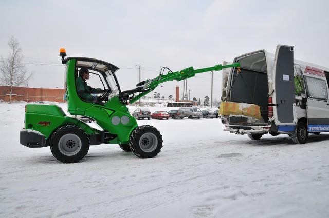 48 Zvedací teleskopické rameno - hydraulické Délka plynule nastavitelná hydraulickým pístem od 1300 do 1900 mm.