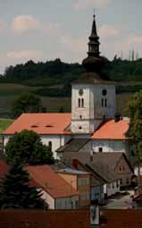 Tentokrát jsme se s Janou Lojdovou naučili plést zvonečky a andělíčky. V druhé polovině listopadu navštívila knihovnu Děti z mateřské školy si v knihovně vyrobily dřevěné ptáčky.