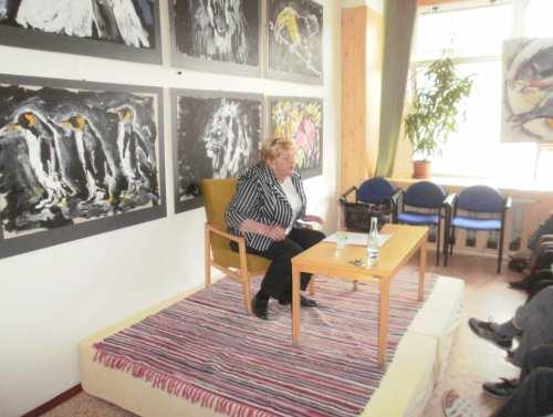 Měsíčně se zpravodaj rozesílal do 40 měst, knihoven a institucí a výtisk zdarma dostávali inzerenti. Městská knihovna Studénka Městská knihovna sídlí v centru města na ulici Arm. gen. L.