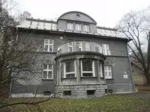 ZUŠ J. A. Komenského Studénka Ve školním roce 2013/2014 měla základní umělecká škola asi 700 žáků, kteří navštěvovali 11 poboček (kromě Studénky ve Fulneku a okolních obcích).