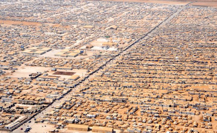 Uprchlíci a migranti "Bohatší národy mají podle možností přijímat cizince, který hledá bezpečí a prostředky potřebné k životu, které nemůže najít v zemi, odkud pochází.