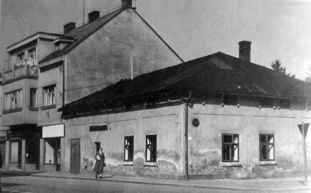 První zmínka o obci pochází již z roku 1312. V 18. stol. vzrostla obec rozvojem domkářské výstavby.
