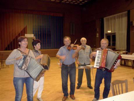 projekt Senior Pasy s katalogem slev, pro občany starší 55 let. Dnes již jsou všichni členové našeho klubu zaregistrovaní a od nového roku mohou využívat výhody,které Senior Pas umožňuje.