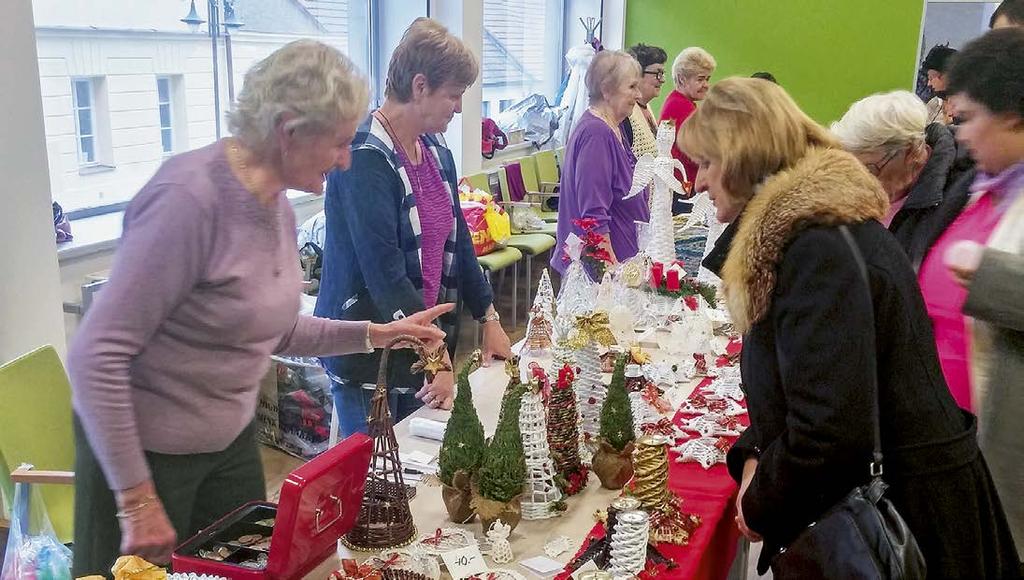 Všude byla cítit atmosféra blížících se Vánoc. Kulturním vystoupením a rozsvícením vánočního stromu bylo odpoledne první adventní neděle zakončeno.