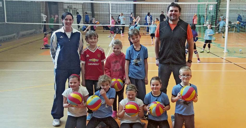 Příbrami a Kolína. Hrál se typický žákovský volejbal plný chyb a zkažených servisů. Hra na podání vůbec dominovala celému hernímu projevu. Kdo dal, měl určitou výhodu.