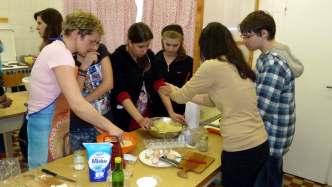 Jako pedagogický dozor s námi jely paní uèitelky Šutová, Kratochvílová a Kacálková, která byla zároveò hlavní vedoucí celého výcviku.