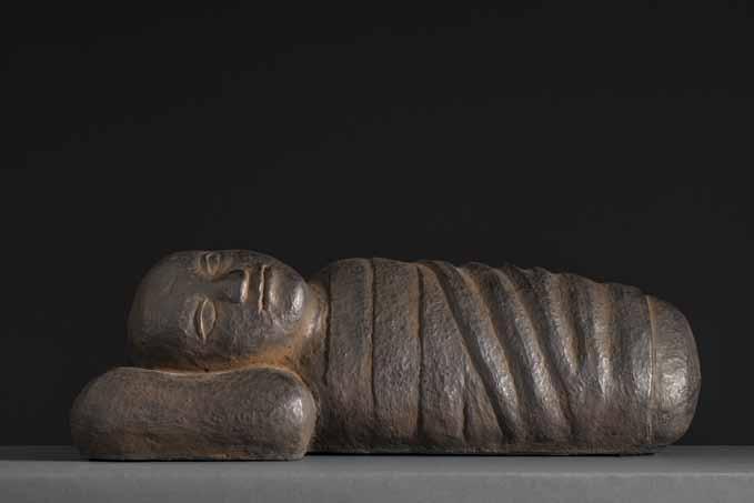 95 95 Jaroslav Róna (1957) Spící nemluvně římský cement, 2012, 14,5 x 45 x 17,5 cm, značeno Róna 2012, č. 1/7, vzniklo na základě obrazu Federica durbina (Barocci) Ritratto del Princ.