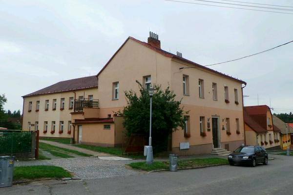 Publikační činnost a weby Pro knihovny Krajská knihovna vydávala tištěný knihovnický časopis U nás, který odebírají všechny knihovny kraje.