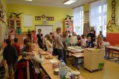 V rámci neformálních klubů, které jsou pravidelně každý pátek, se vybraným dětem věnuje školní speciální pedagog a pedagog v neformálním klubu Mgr. Josef Varga.
