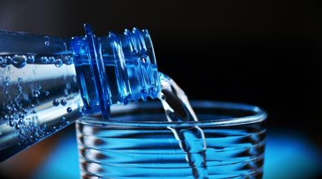 LES QUATRE ÉLÉMENTS : L EAU PŘÍRODNÍ ŽIVLY: VODA FOTO: PIXABAY až v roce 1992, do té doby se platilo jen vodné.