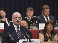 Z toho důvodusociálně demokratický premiér Bohuslav Sobotka opět nadnesl otázku data přijetí eura, proti němuž je však většina obyvatel ČR.